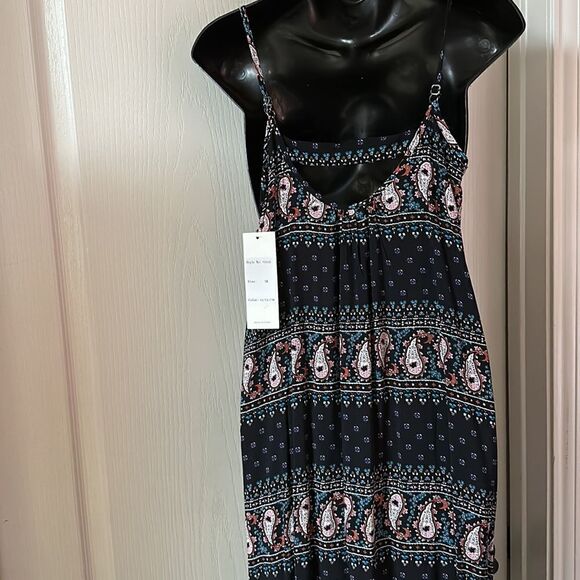 BLACK Slip Cut Out Maxi Dress
Raindrops by Papillon V-Neck Brat Summer Md NWT - Picture 11 of 16